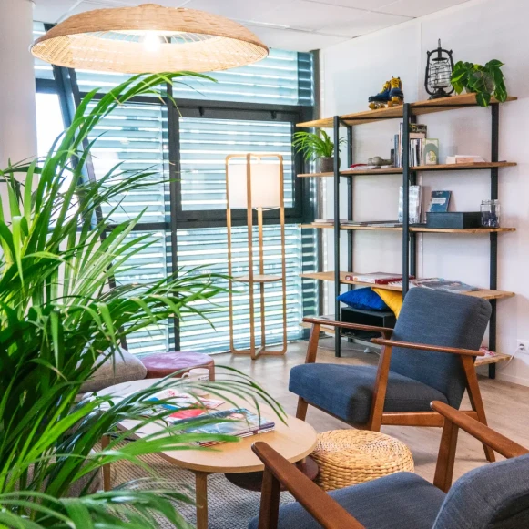 Bureau privé 36 m² 11 postes Location bureau Avenue Emile Counord Bordeaux 33300 - photo 1