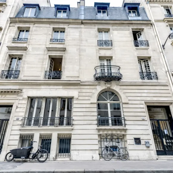Espace indépendant 900 m² 120 postes Location bureau Rue de Bucarest Paris 75008 - photo 1