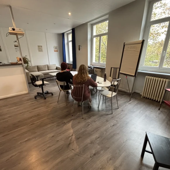Bureau privé 10 m² 1 poste Coworking Place Jean Jaurès Saint-Étienne 42000 - photo 2