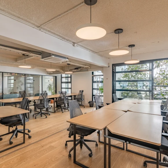 Bureau privé 80 m² 18 postes Location bureau Rue Duhesme Paris 75018 - photo 1