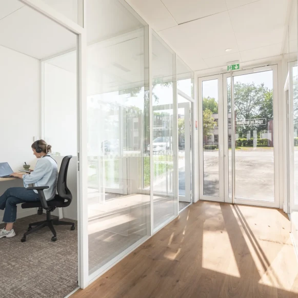 Bureau privé 10 m² 2 postes Coworking Rue Denis Papin Villeneuve-d'Ascq 59650 - photo 3
