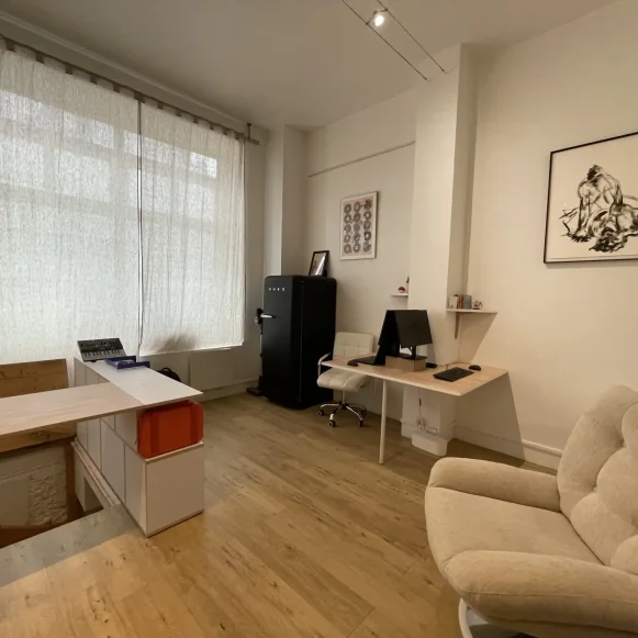Bureau privé 52 m² 8 postes Location bureau Rue du Buisson Saint-Louis Paris 75010 - photo 2