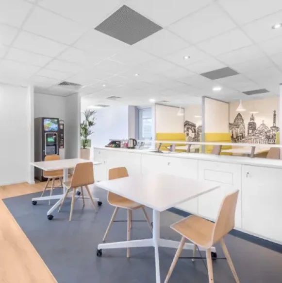 Bureau privé 32 m² 8 postes Coworking Rue Blanche Paris 75009 - photo 2