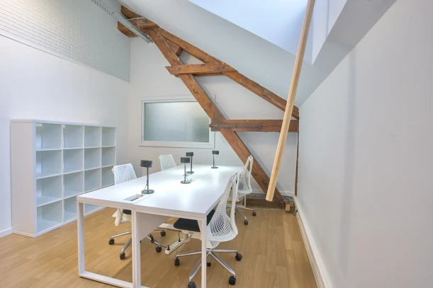 Bureau privé - 67000 - 6 postes - 910€