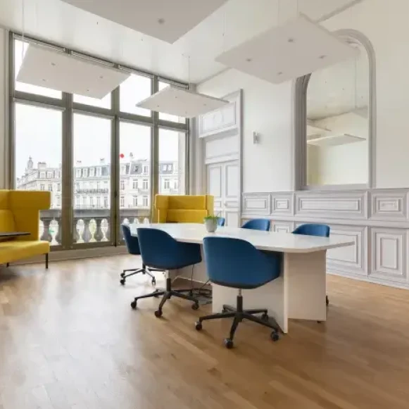 Bureau privé 25 m² 5 postes Coworking Place de la Gare Lille 59800 - photo 1