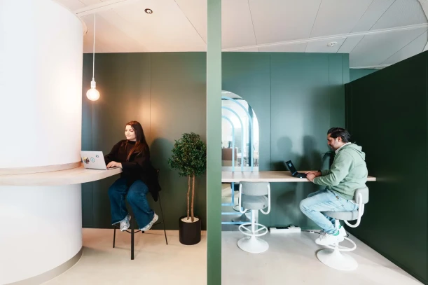 Bureau privé - 92931 - 18 postes - 6600€