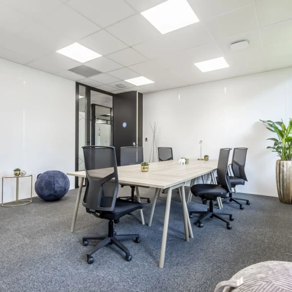 Bureau privé 25 m² 5 postes Coworking Rue du Château d'Orgemont Angers 49000 - photo 3