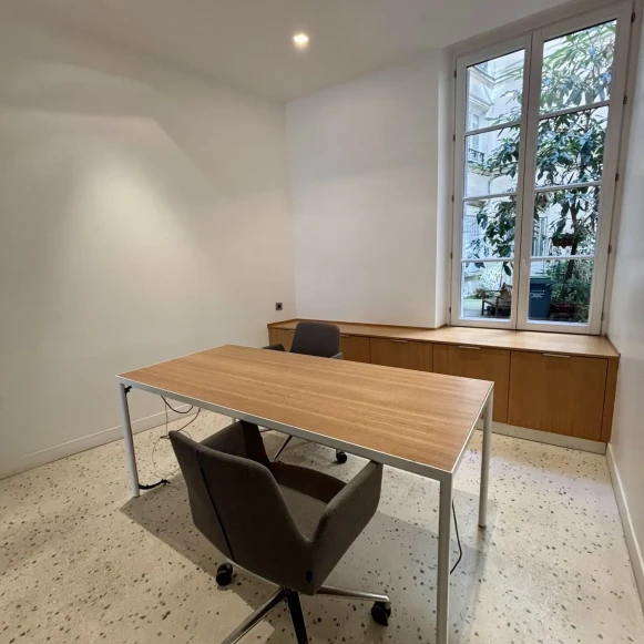 Bureau privé 12 m² 2 postes Location bureau Rue Saint-Lazare Paris 75009 - photo 2