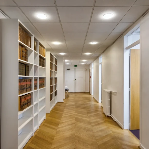 Bureau privé 16 m² 1 poste Location bureau Rue d'Artois Paris 75008 - photo 4
