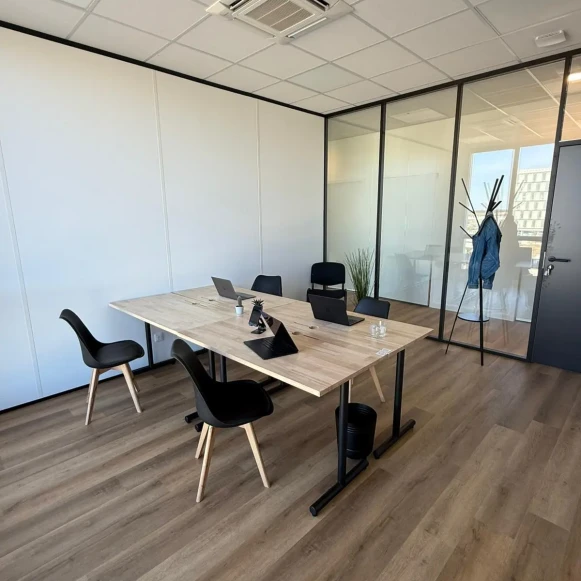 Bureau privé 10 m² 2 postes Location bureau Rue Maryam Mirzakhani Montpellier 34000 - photo 2