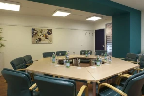 Bureau privé - 06200 - 4 postes - 1924€