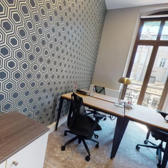 Bureau privé 15 m² 4 postes Location bureau Rue Balthazar-Dieudé Marseille 13006 - photo 1