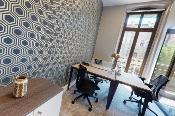 Bureau privé - 13006 - 4 postes - 1636€