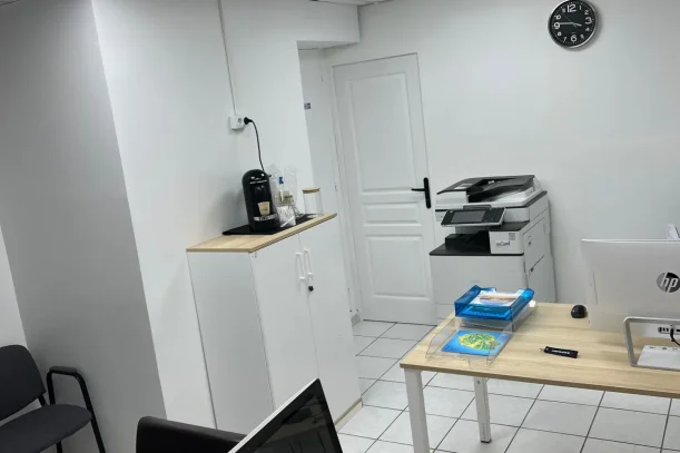 Open Space - 75010 - 2 postes - 250€