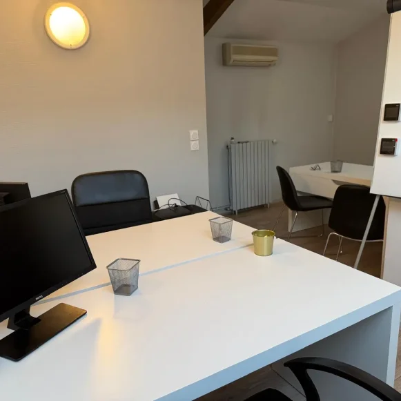 Bureau privé 20 m² 3 postes Coworking Cours de la Marne Bordeaux 33800 - photo 2