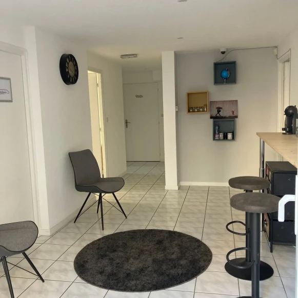 Bureau privé 13 m² 2 postes Coworking Rue de Huningue Saint-Louis 68300 - photo 5