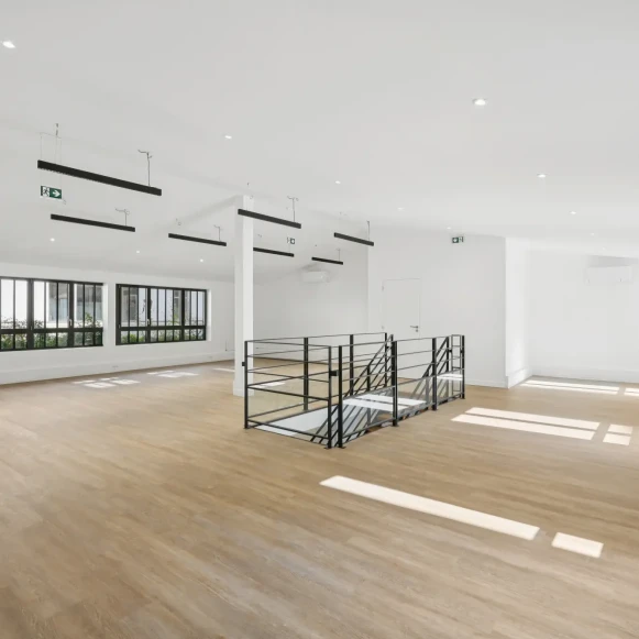 Espace indépendant 250 m² 36 postes Location bureau Passage Dubail Paris 75010 - photo 3