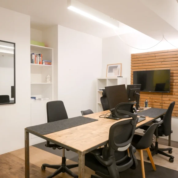 Bureau privé 12 m² 6 postes Coworking Rue du Cloître Saint-Merri Paris 75004 - photo 7