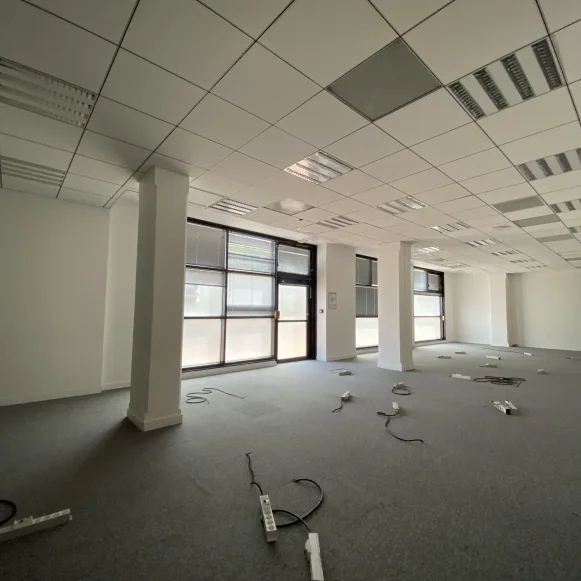 Bureau privé 20 m² 8 postes Location bureau Rue Fructidor Paris 75017 - photo 8