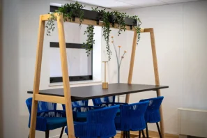 Bureau privé - 06560 - 4 postes - 1450€