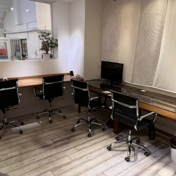 Bureau privé 24 m² 7 postes Coworking Rue de Sévigné Paris 75003 - photo 5