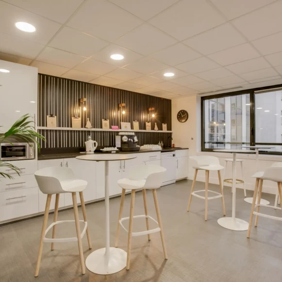 Bureau privé 70 m² 20 postes Location bureau Rue d'Aguesseau Boulogne-Billancourt 92100 - photo 13