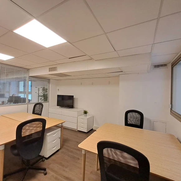 Bureau privé 20 m² 5 postes Coworking Rue Cardinet Paris 75017 - photo 4