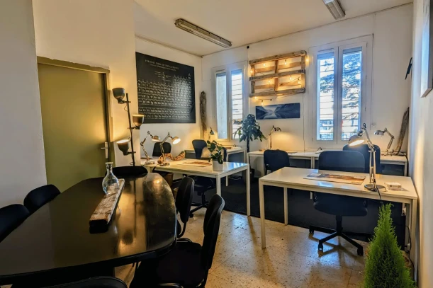 Bureau privé - 84700 - 9 postes - 1500€