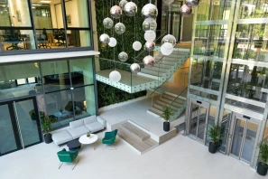 Bureau privé - 06560 - 5 postes - 2001€