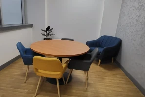Espace indépendant - 92300 - 14 postes - 4900€