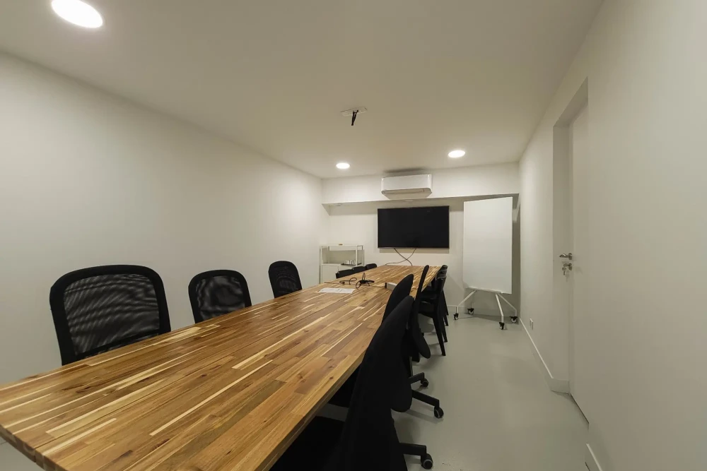 Open Space - 44000 - 12 postes - 260€