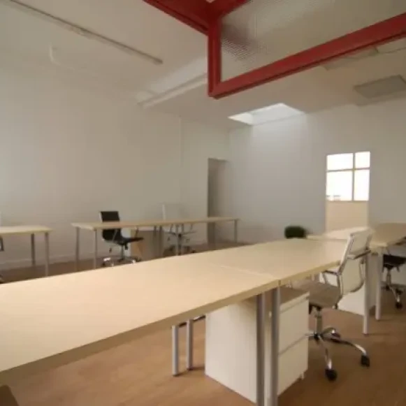 Open Space  5 postes Coworking Rue Buffon Nantes 44000 - photo 4