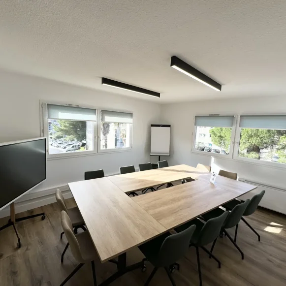 Bureau privé 15 m² 2 postes Location bureau Impasse Henri Becquerel La Valette-du-Var 83160 - photo 3