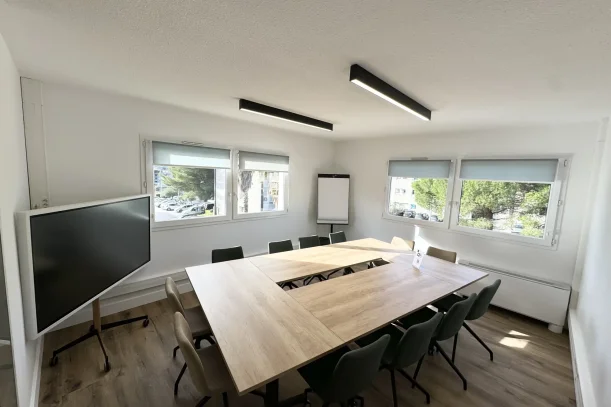 Bureau privé - 83160 - 2 postes - 650€