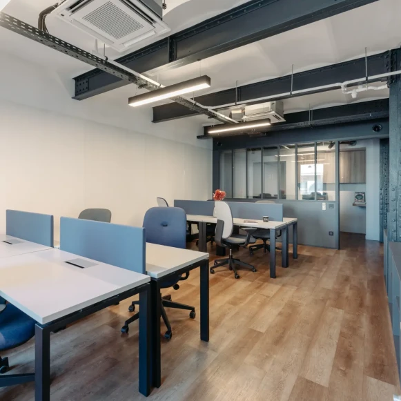 Bureau privé 15 m² 5 postes Coworking Place Martin Levasseur Saint-Ouen-sur-Seine 93400 - photo 2