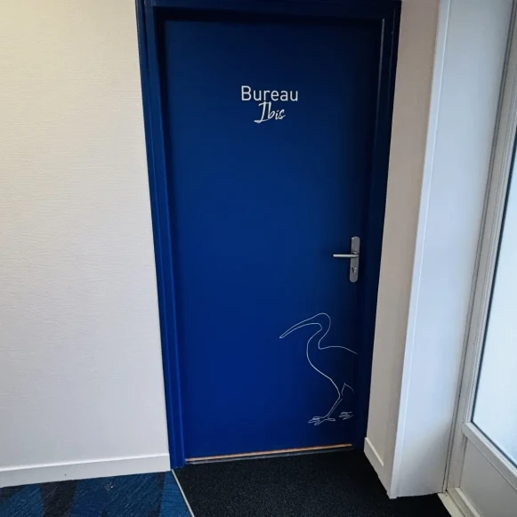 Bureau privé 13 m² 3 postes Location bureau Impasse Ampère La Roche-sur-Yon 85000 - photo 2