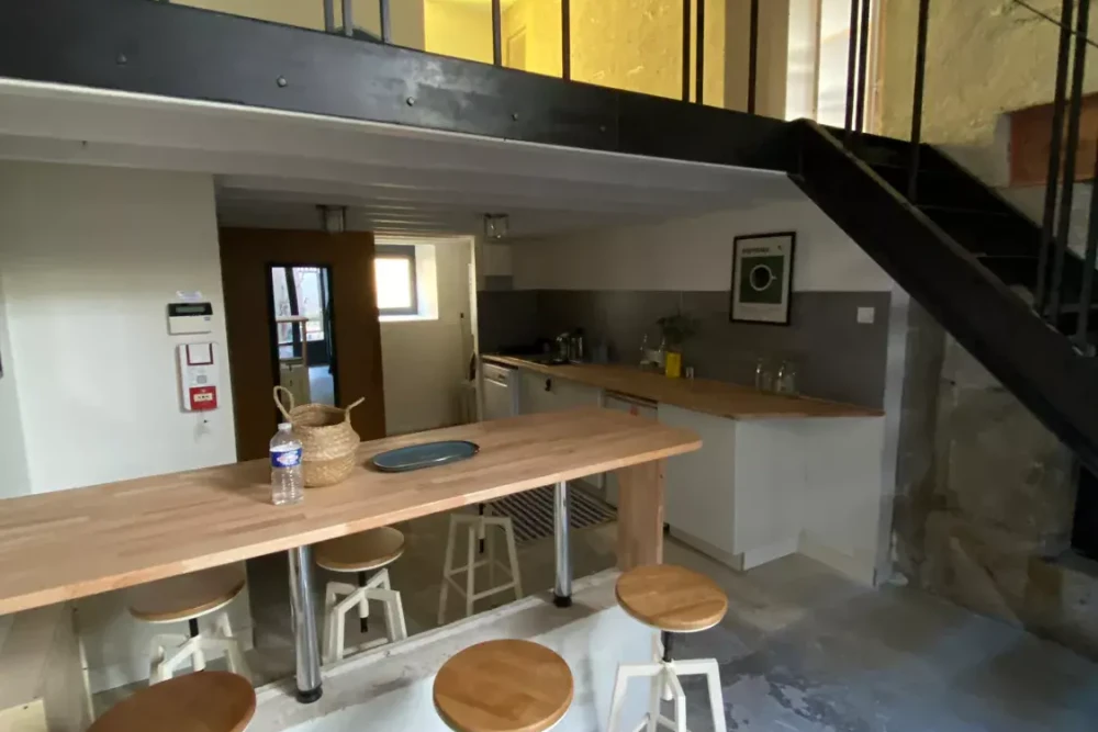 Espace indépendant - 44000 - 28 postes - 8000€