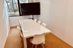 Open Space - 06250 - 8 postes - 190€