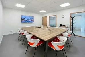 Bureau privé - 86360 - 8 postes - 1404€