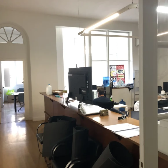 Espace indépendant 78 m² 12 postes Location bureau Quai des Chartrons Bordeaux 33000 - photo 4