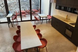 Open Space - 69600 - 18 postes - 265€