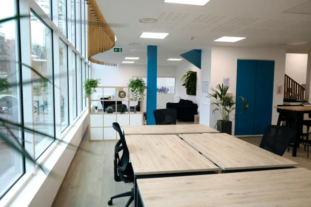 Open Space - 92110 - 2 postes - 260€