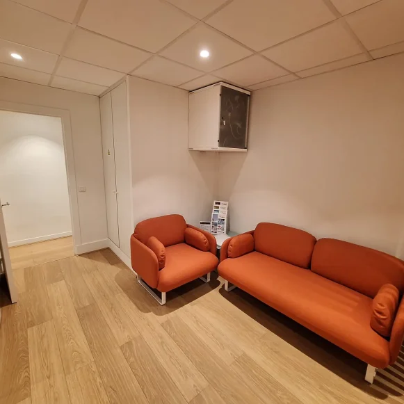 Bureau privé 14 m² 3 postes Location bureau Avenue de Messine Paris 75008 - photo 3