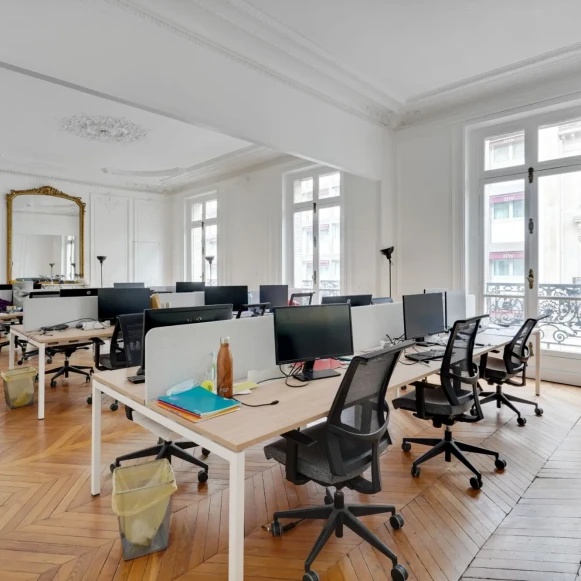 Espace indépendant 295 m² 46 postes Location bureau Rue de Berri Paris 75008 - photo 3