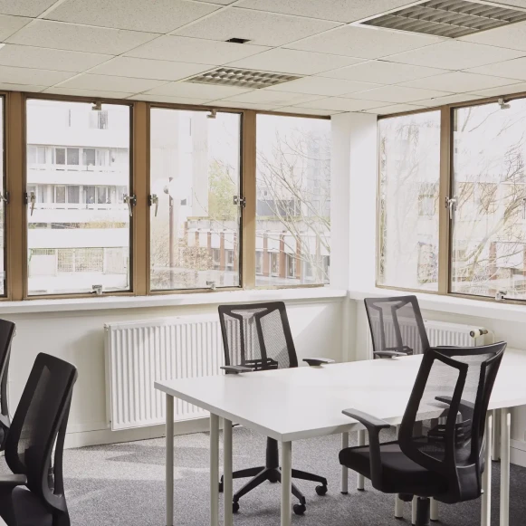 Bureau privé 14 m² 4 postes Location bureau Rue Jean Jaurès Bagnolet 93170 - photo 3