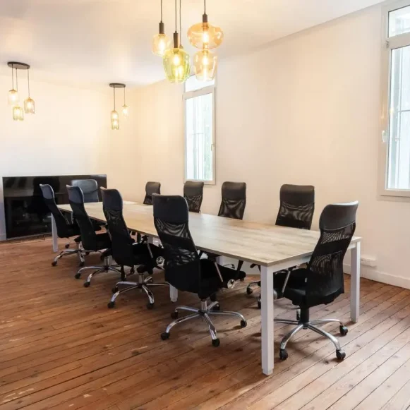 Bureau privé 25 m² 5 postes Coworking Rue Calve Bordeaux 33000 - photo 1