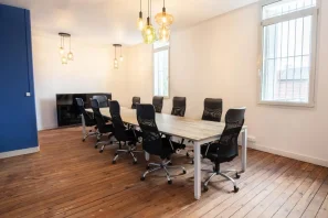 Open Space - 33000 - 5 postes - 250€