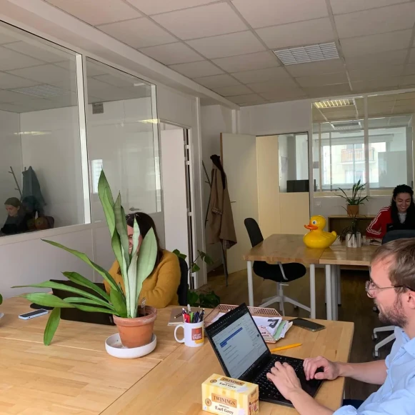 Bureau privé 40 m² 10 postes Location bureau Rue Chanzy Paris 75011 - photo 1