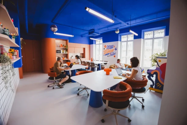 Open Space - 38000 - 12 postes - 208.33€