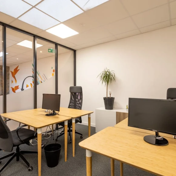 Bureau privé 14 m² 4 postes Coworking Rue de Robien Rennes 35000 - photo 1